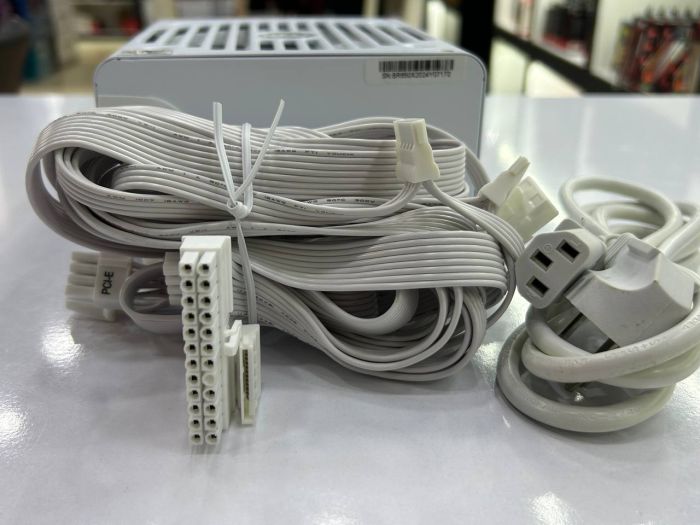 Qida bloku "Gamers BR650 80+ Silver Gaming (White)"