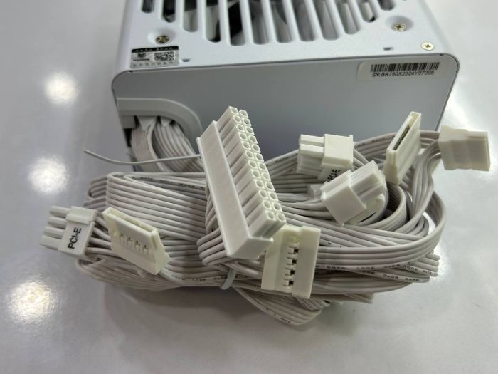 Qida bloku "Gamers BR750 80+ Silver Gaming (White)"
