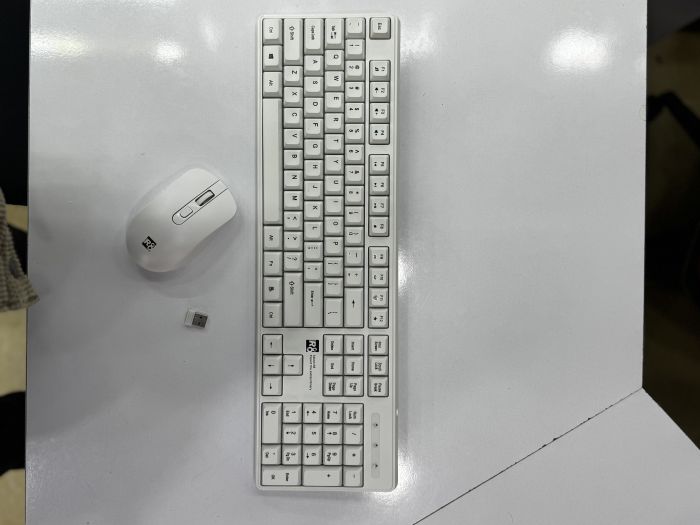 R8 1918 Wireless Multimedia Keyboard + Mouse